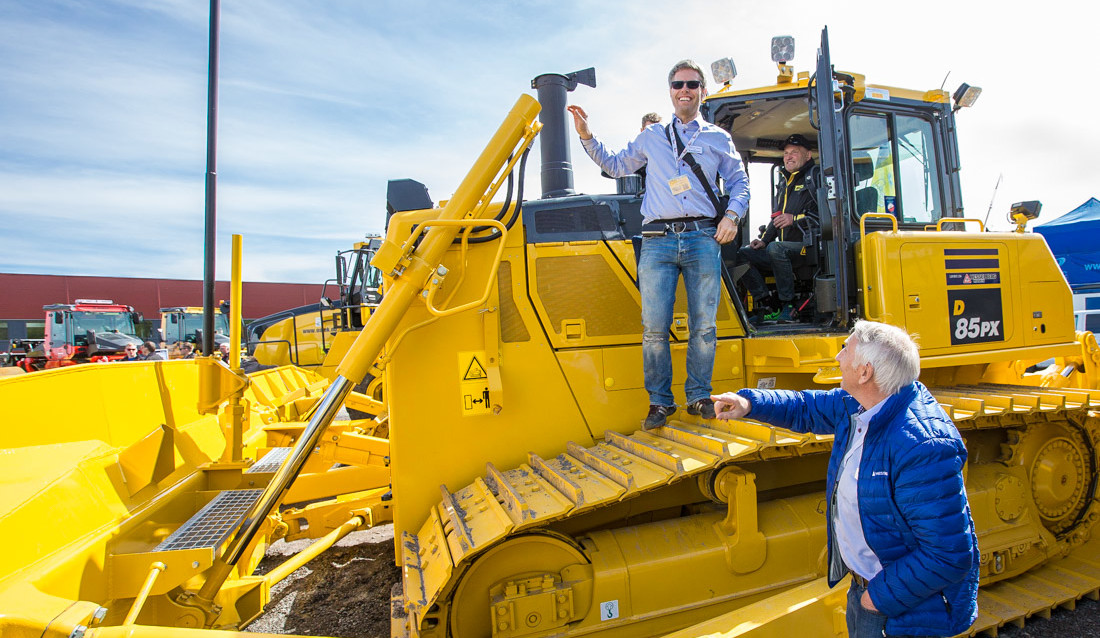 Komatsu D85 bulldoser