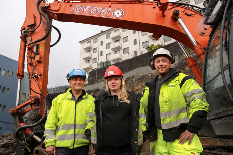 FORNØYD TRIO Fra venstre: faglig leder Rune Rivenes, Rikke Elisabeth Vardemann og «fadder» Tommy Fauske. (Foto: Runar F. Daler).