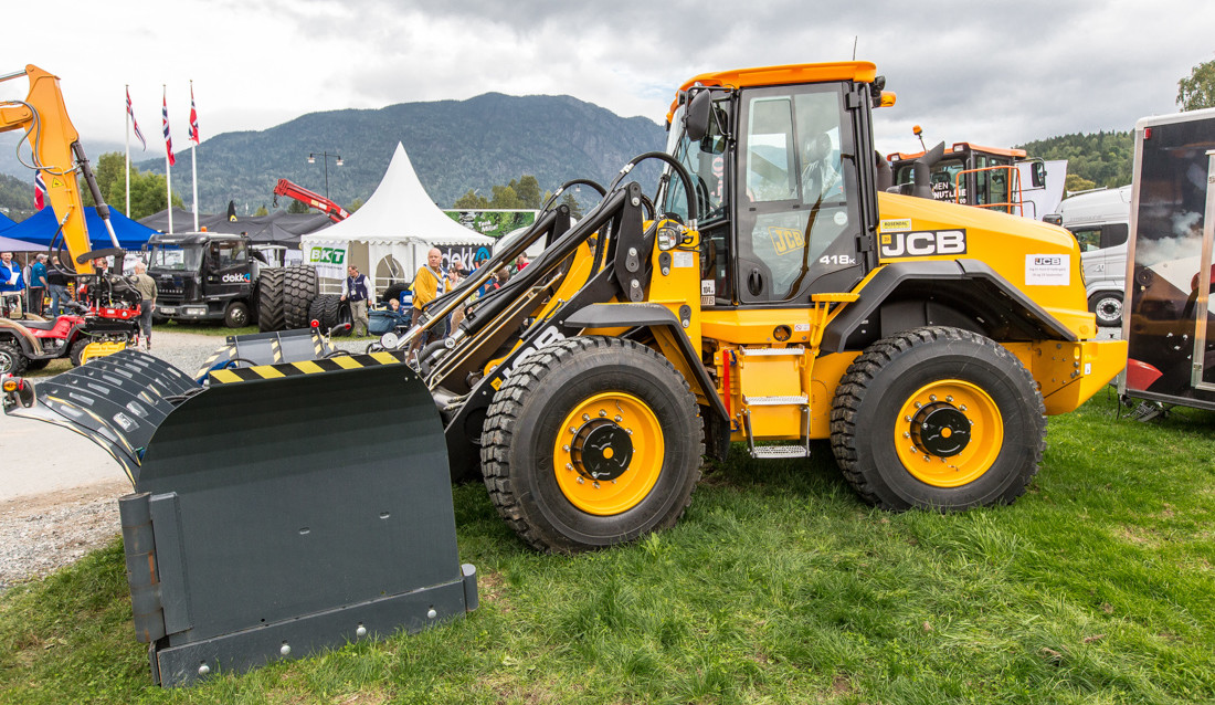 Viste frem JCB 418