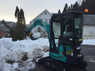 Og her er det Naustdal barne- og ungdomsskule som har fått besøk. (Foto: Jan Erik Øygard).