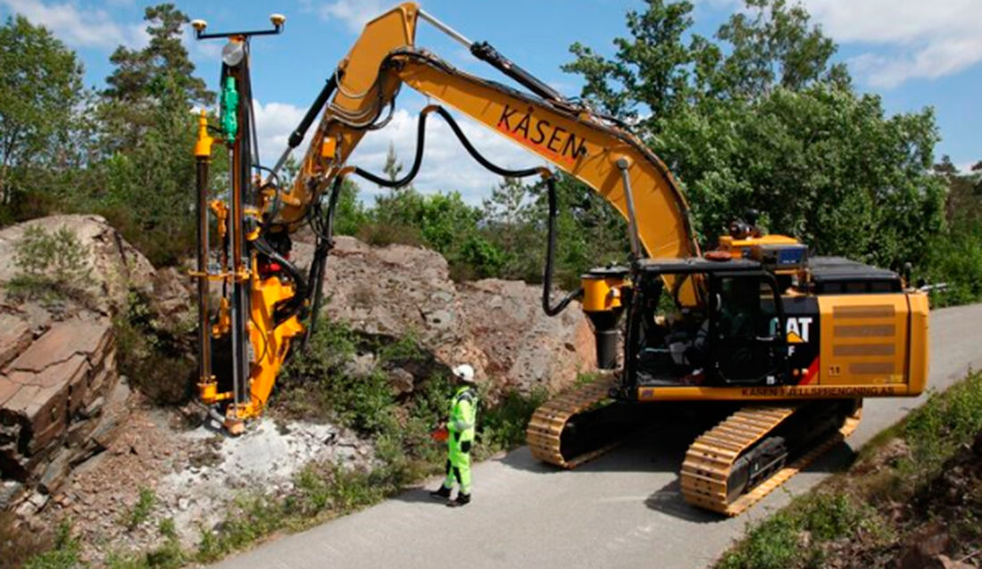 Kåsen Fjellsprengning AS sin nye Cat 330FL med AMV 1155T boretårn.