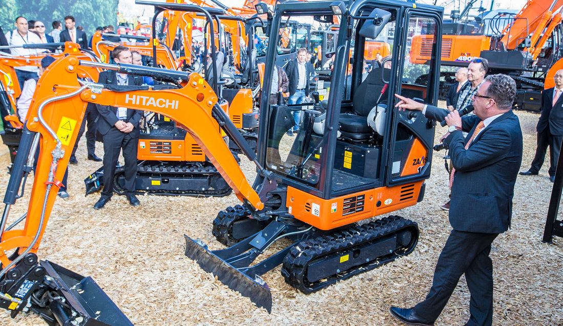 Små Hitachi på Bauma 2016