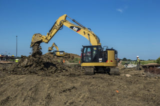 Pon Equipment introduserte korthekkmaskinen Cat 325FL CR i Norge i mars 2016.