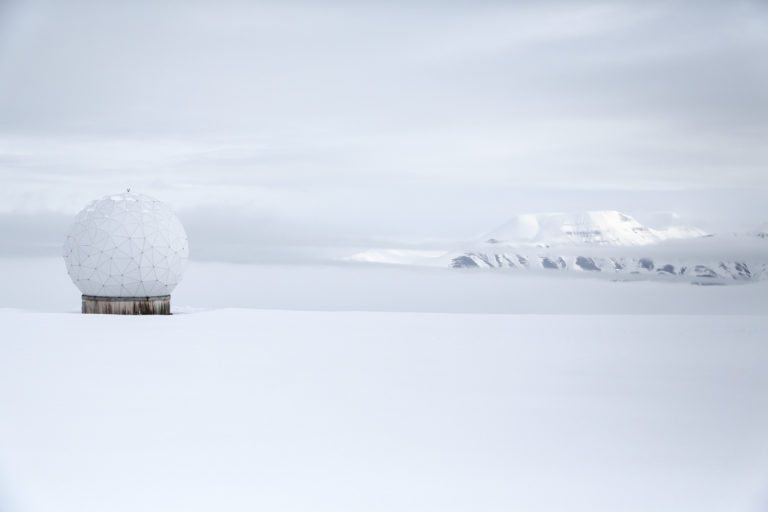 Slik ser det ut på Platåfjellet, der en rekke slike radomer er plassert. (Foto: Runar F. Daler).