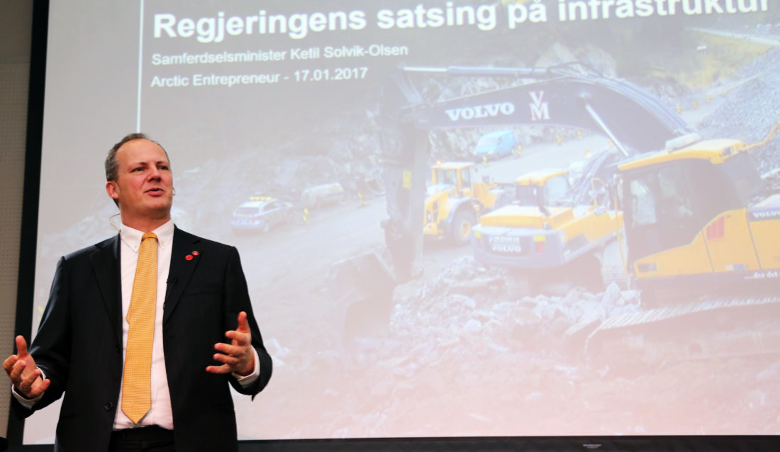 I motsetning til min forgjenger, så reiser ikke jeg utenlands for å rekruttere dem hit, sa samferdselsminister Ketil Solvik-Olsen om utenlandske aktører i det norske anleggsmarkedet. (Foto: Runar F. Daler).