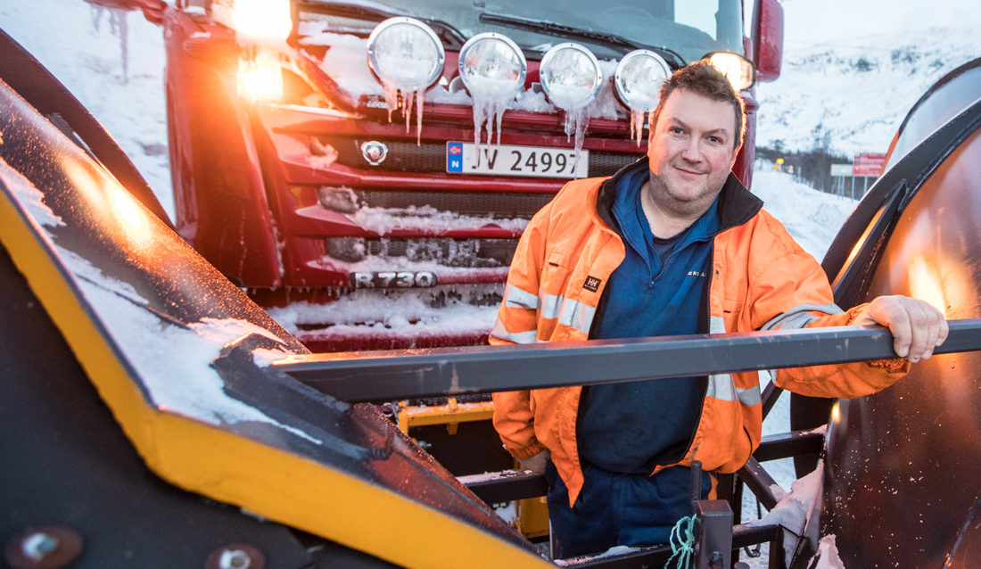 Tor Einar Skjolden, en av fire faste sjåfører på O. Hæreid AS sin Scania R730 4x4+2