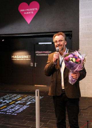 Direktøren for Norsk vegmuseum, Geir Stormbringer, sto for den offisielle åpningen av utstillingen. (Foto: Runar F. Daler).