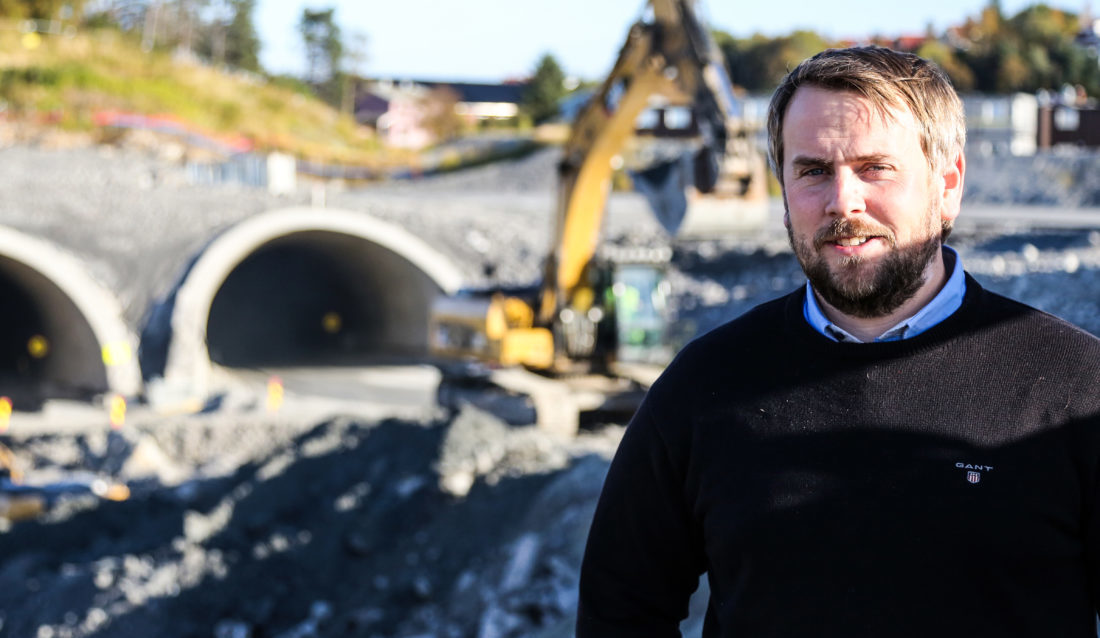 Det er nok å henge fingrene i, både for MEFs nyansatte distriktssjef i Nordland, Martin Grønnslett og for maskinentreprenørene i fylket. I bakgrunnen er det Bypakke Bodø som pågår for fullt. (Foto: Runar F. Daler).