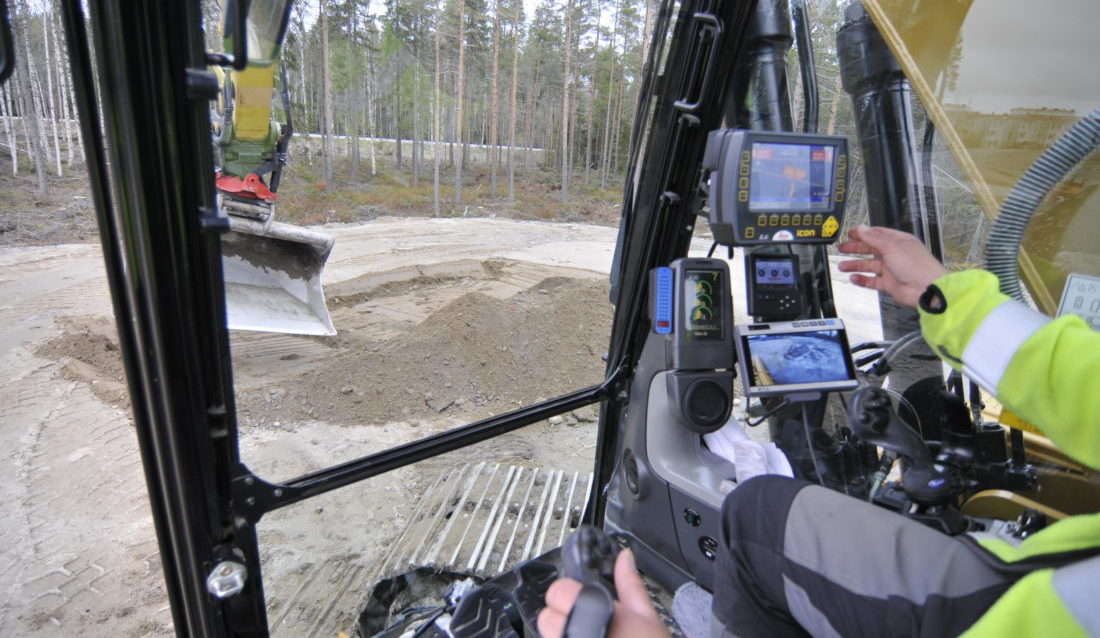 Rototilt lanserte for tre år siden RPS (Rototilt Positioning Solution) og styresystemet ICS, som lar gravesystemene inkludere redskapets nøyaktige tilt- og rotasjonsvinkel. Nå tilbys også RPS med automatisk tiltfunksjon av redskapet. (Foto: Rototilt).