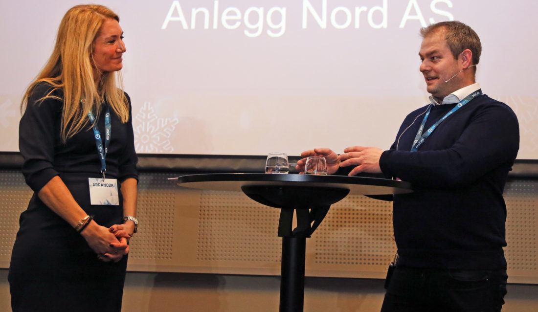 MEF-sjef Julie Brodtkorb var imponert over den formidable veksten til Alta-bedriften Anlegg Nord, her representert ved daglig leder Christian Oskarsson. (Foto: Runar F. Daler).