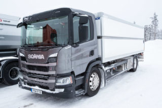 Premiere for den lave P-hytta i New Generation, og en ny syv liters motor i Scania P220. 