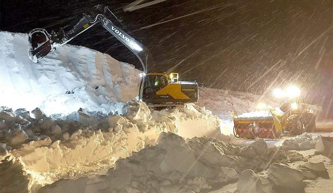 Stokkebø Maskin i arbeid med åpning av FV13 Vikafjellet nylig.