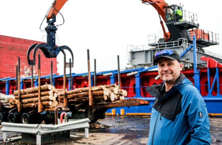 Skogsentreprenør og grunneier Ingar Jarle Havsgård ønsker å starte med én lekter og etter hvert bygger opp en liten flåte, som alle grunneierne skal ha en tinglyst rett til å disponerer en periode. (Foto: Runar F. Daler).