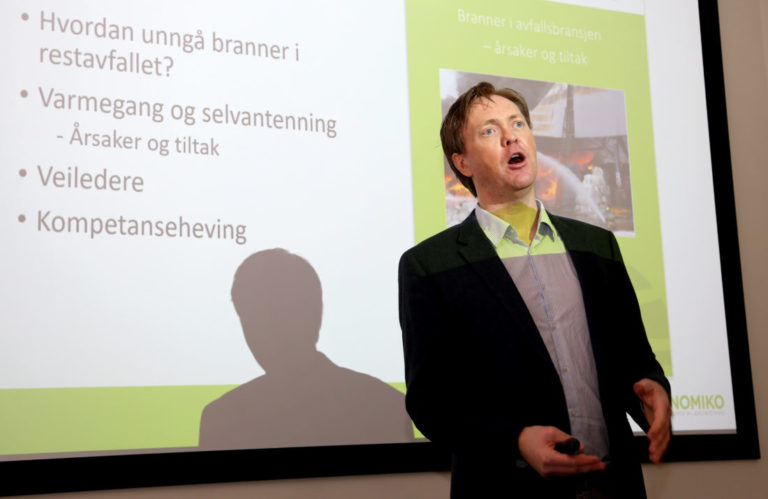 Sverre Valde, daglig leder i Nomiko, la fram rapporten på MEF-konferansen 22. mars 2019. (Foto: Runar F. Daler).