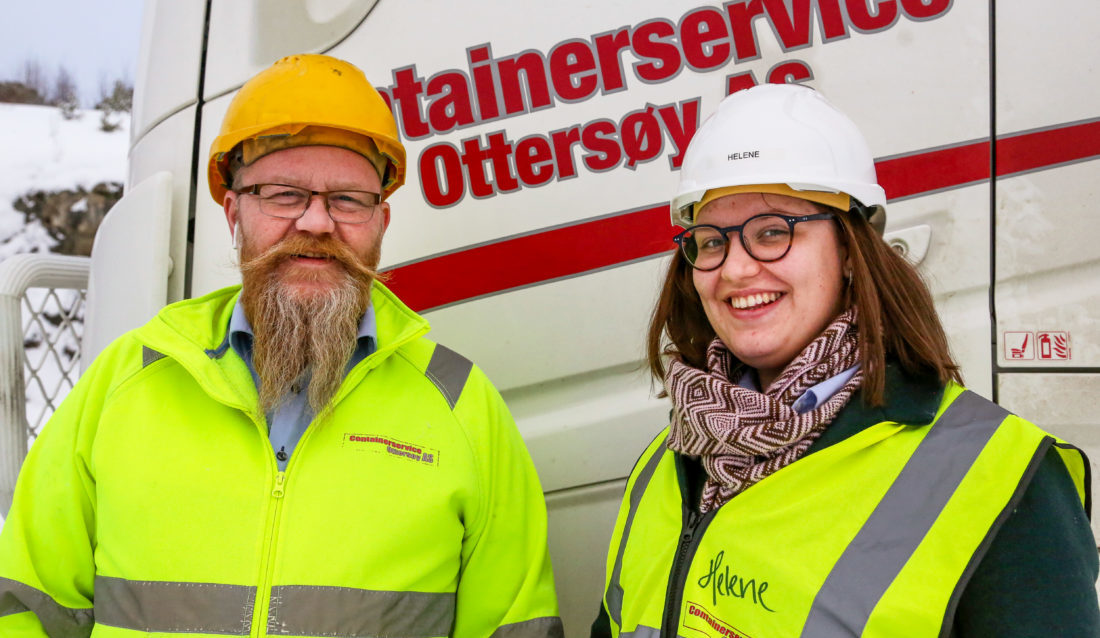 SATSER: Daglig leder Tom Richard Hamland og HMS-ansvarlig Helene Øyangen Lindberg har tro på at markedet for plastgranulat vil vokse. Ambisjonen er derfor å utvide driften med flere nye granuleringslinjer for å kunne produsere flere ulike fraksjoner. (Foto: Runar F. Daler).