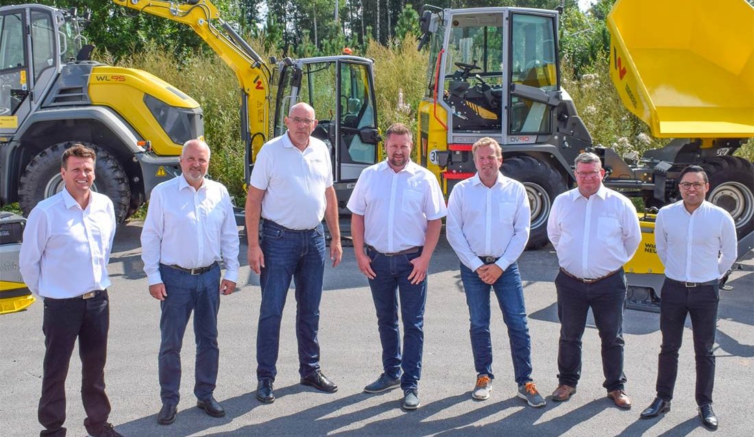 F.v. Anders Hagstrøm, Roy Hagen, Trond Midtskog, Øyvind Ottinsen, Yngve Samuelsen, Stein Åbråten og Andrès Moreno. (Foto: Wacker Neuson AS)