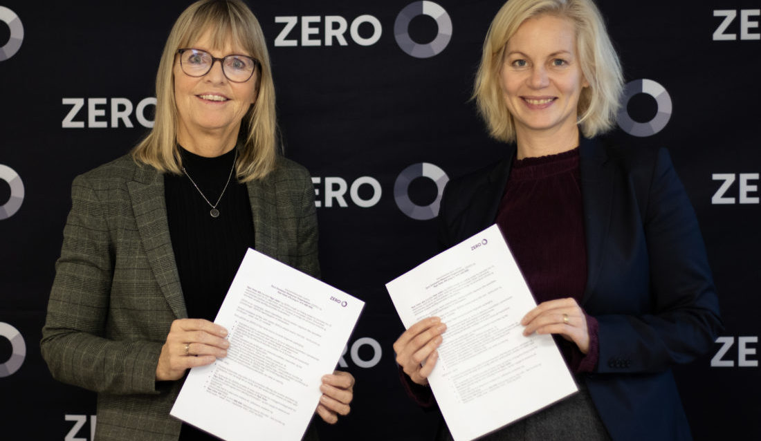 Administrerende direktør i Nye Veier, Anette Aanesland, og leder i ZERO, Sigrun Aasland, ser frem til videre samarbeid om å finne de beste klimaløsningene i anleggssektoren. (Foto: Nye Veier).