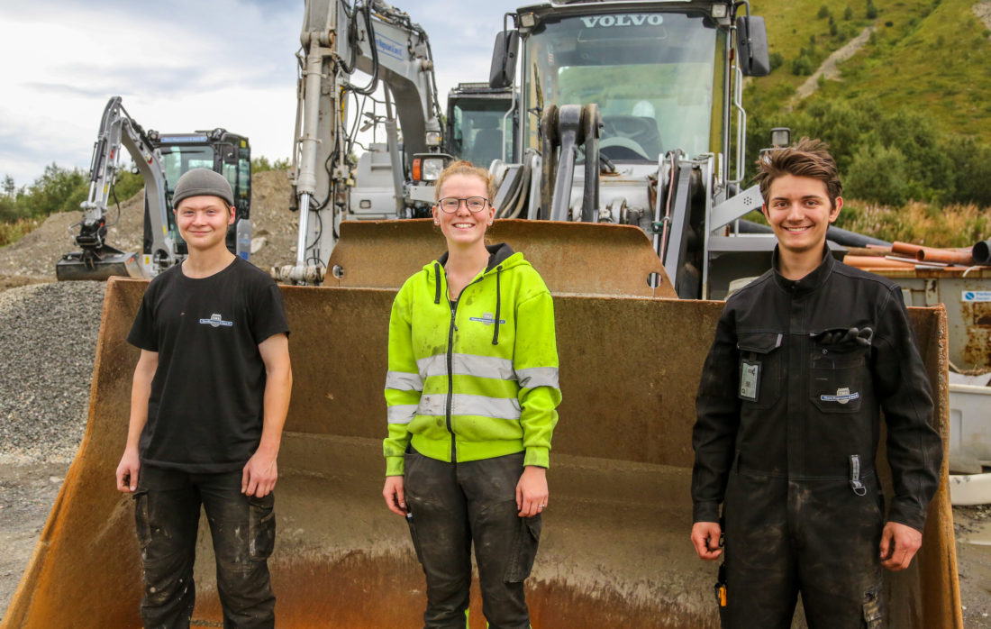 Lærlingene Christopher Levin Johan Ramstad, Signe Tetlie og Einar Johan Esaiassen blir tatt godt vare på hos Thore Magnussen & Sønn AS. (Foto: Runar F. Daler)