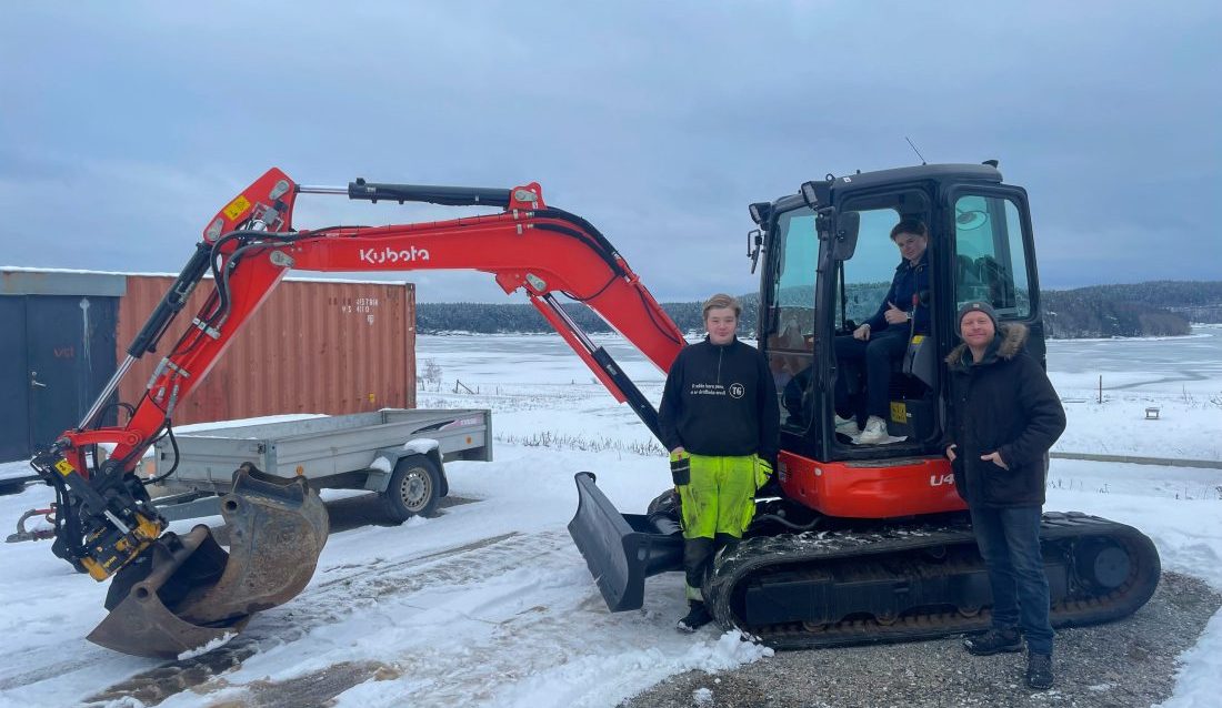 Kubota overlevert til Kalnes vgs.