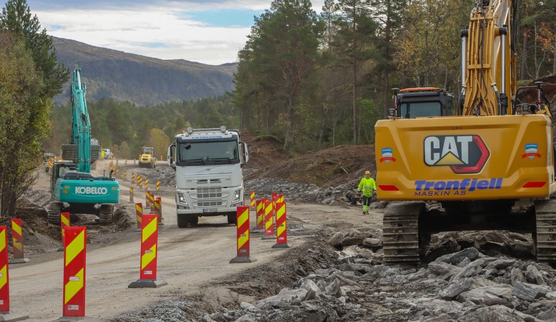 Veiprosjektet Tronfjell Maskin utfører på Rv.3 ved Kvikne hadde oppstart i begynnelsen av august, og skal være ferdig i slutten av november. (Foto: Njål Hagen)