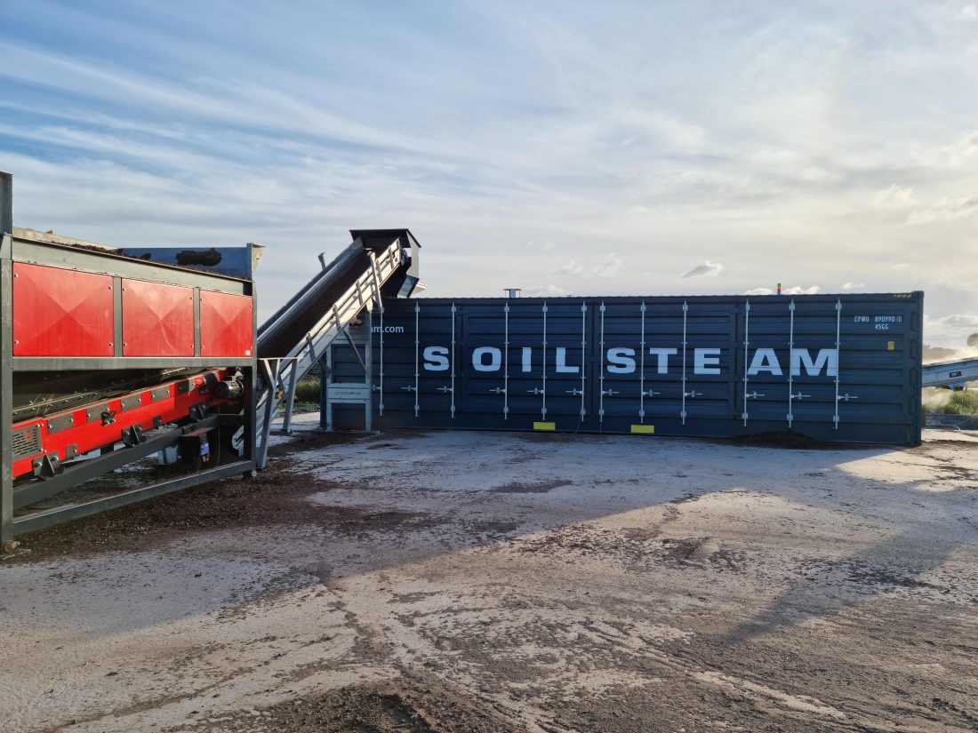 SoilSaver steriliserer jord ved at vanndamp opp mot 200 grader sprøytes i jorden. Dette skal gjøre at jord med uønskede organismer eller biologisk forurensing blir sterilisert og kan gjenbrukes. (Foto: SoilSteam)