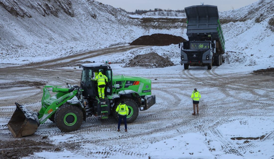 På slutten av fjoråret inviterte Rental Group til informasjon om og prøvekjøring av de batterielektriske maskinene de importerer fra Kina. (Foto: Njål Hagen)