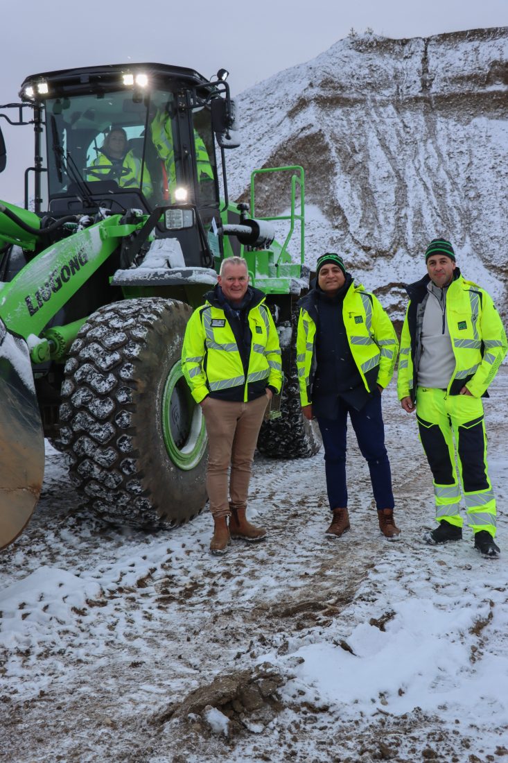 Rental Group-teamet som viste oss rundt. Fra venstre: Erik Sollerud, adm. direktør, Manjot Singh, økonomidirektør, og Pål Brandvold, daglig leder Rental Group Machine. (Foto: Njål Hagen)