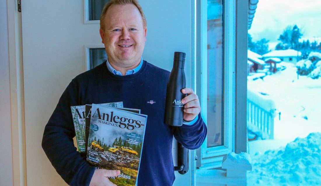 En overrasket og fornøyd følger nr. 20 000; Edward Bolseth fra Ålesund. Han vant ett års gratis abonnement på Anleggsmaskinen, samt vår tøffe termoflaske. (Foto: Runar F. Daler)