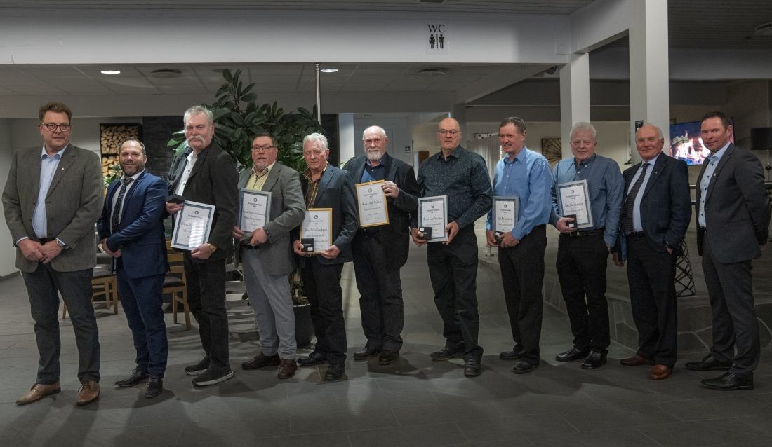 Fra venstre: Leiv Peter Blakstad, Hans Otto Veflen, Erling Sigbjørn Buklev, Harald Johnny Hvithammer, John Arve Rundgren, Arne Olav Mellem, Bjørn Evar Vangen, Jan Bergseteren, Tom Bergseteren, Halvar Veflen og Kjetil Hansen. (Foto: MEF)