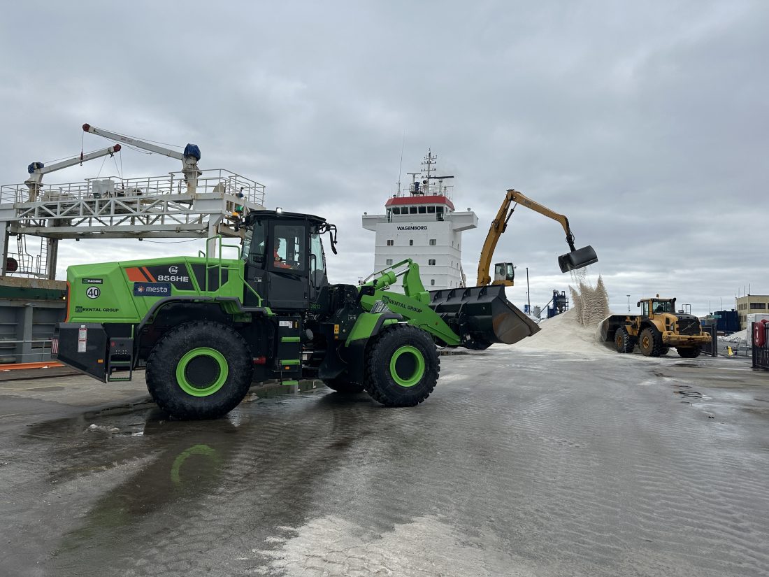 Den elektriske hjullasteren testes ut av Mesta på Filipstad i Oslo. (Foto: Mesta)