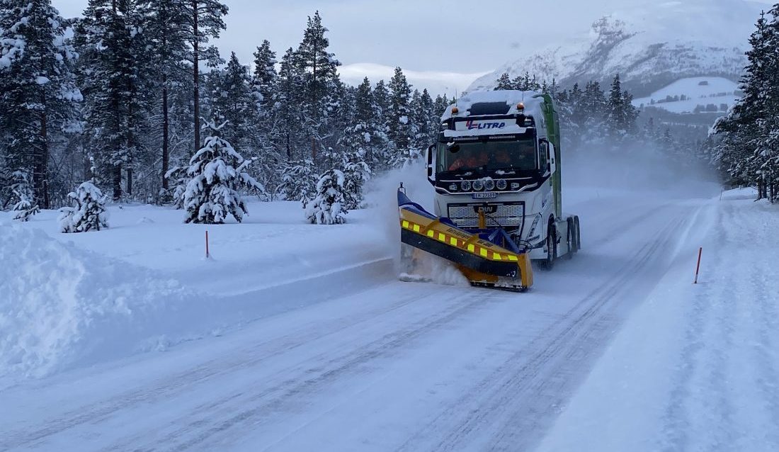 Testingen av el-brøyting foregikk på Dovrefjell i vinter. (Foto: Bård Nonstad, Statens vegvesen)