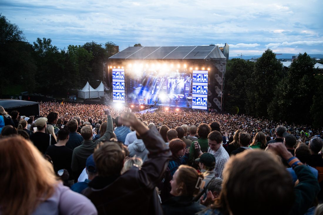 Folkehav: Over 100 000 publikummere samles hvert år til ØYA-festivalen i Oslo. (Foto: ØYA)