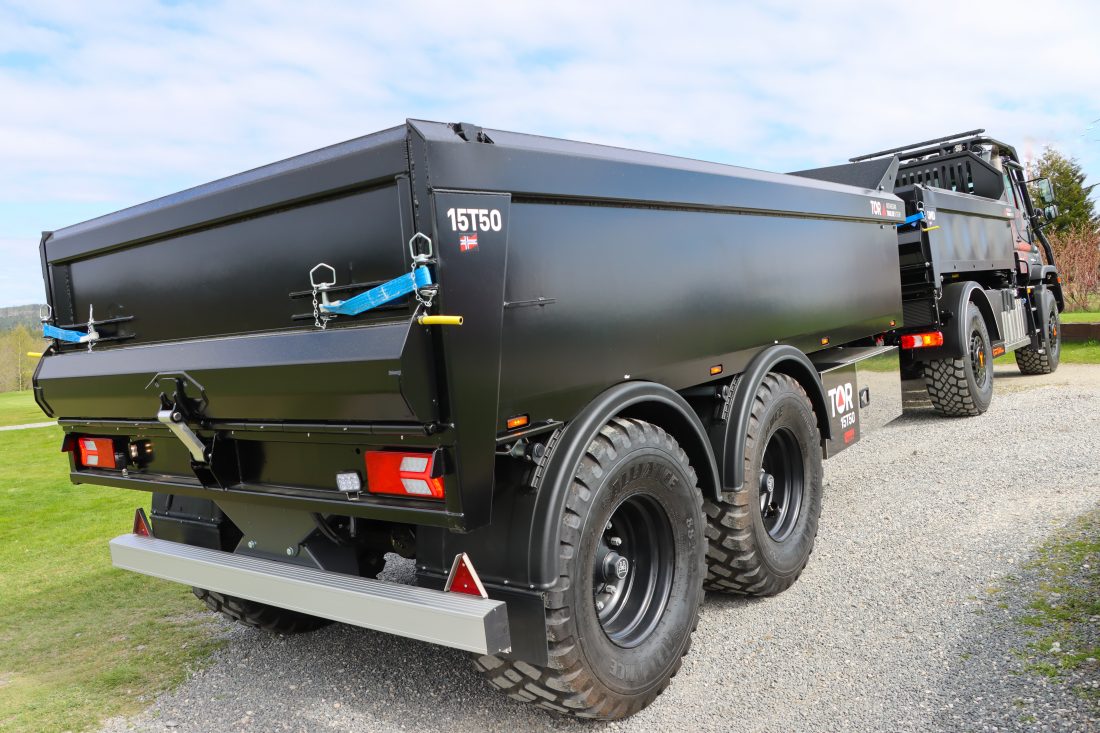 Dumperhengeren TOR 15T50 (Unimog edition) har et volum på 9,8 m3 og kan lastes til totalvekt 21 000 kg. (Foto: Njål Hagen)