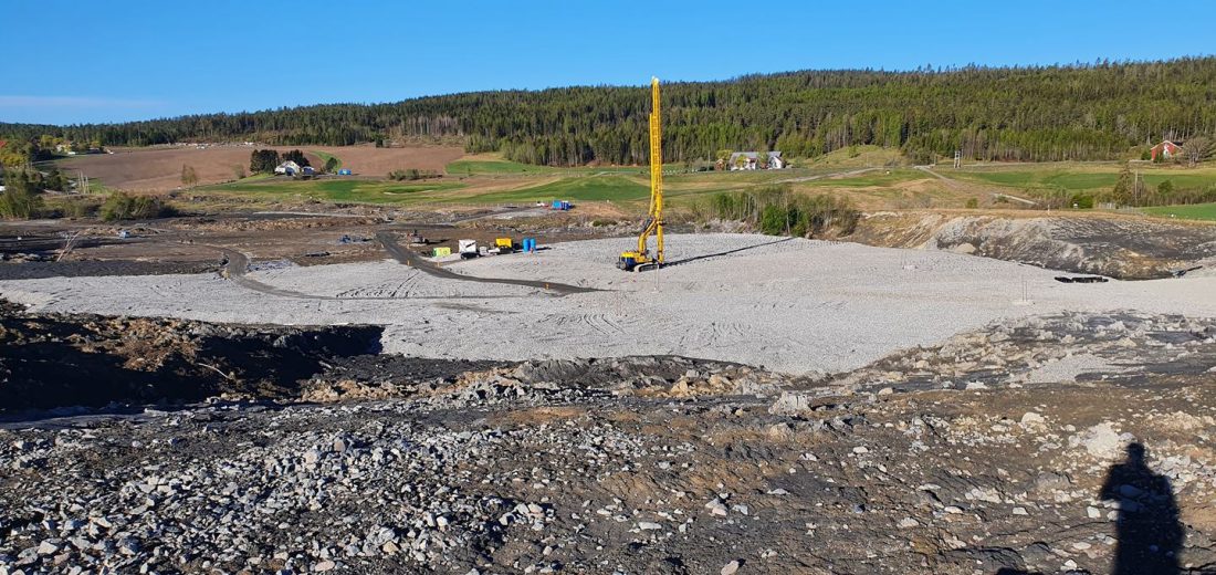 Arbeid med vertikaldren i skredområdet i Gjerdrum. Nå har NVE laget en film om sikringsarbeidet. (Foto: Toril Hofshagen / NVE)