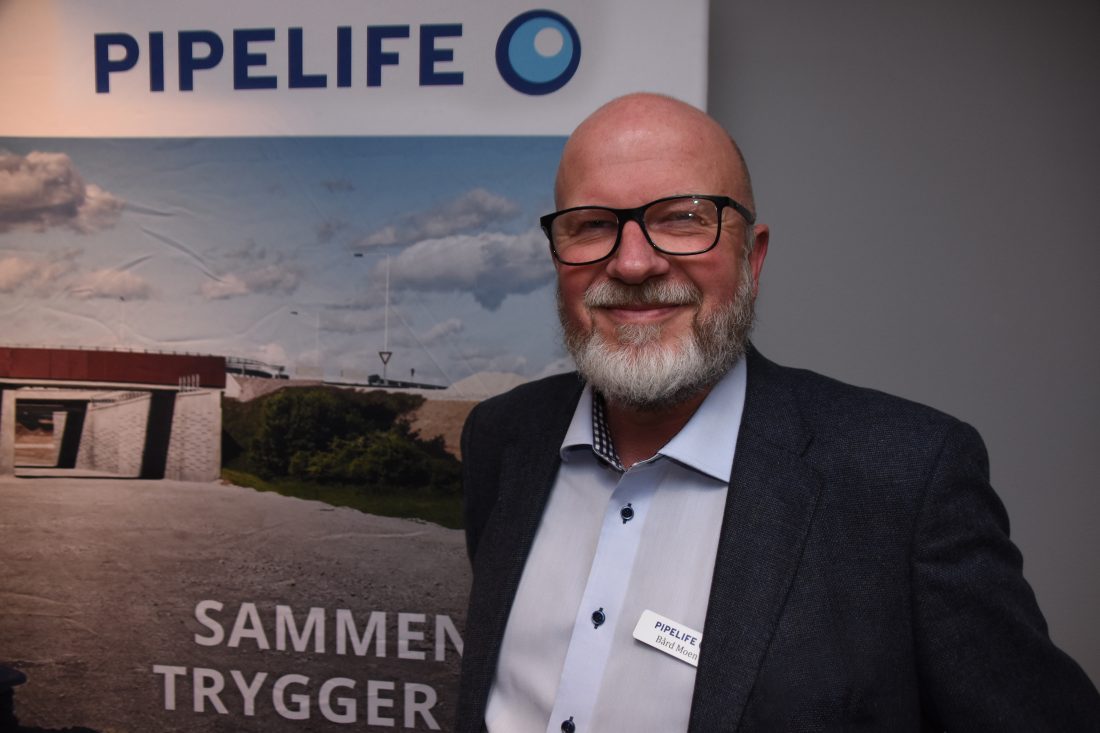 Bård Moen er produktsjef i Pipelife Norge, og leder forskningsprosjektet som utreder bruk av resirkulert plast i rør. (Foto: Pipelife) 