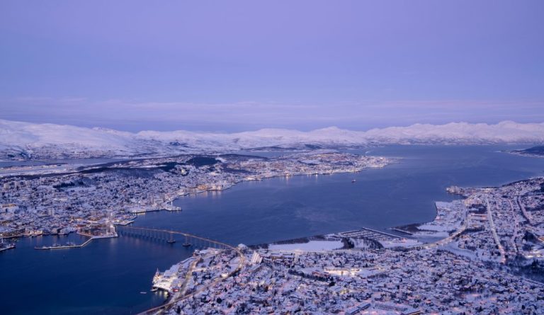 NGI etablerer seg i Tromsø for å bidra med kompetanse om klimatilpasning og sikring mot naturfarer. (Foto: Unsplash)