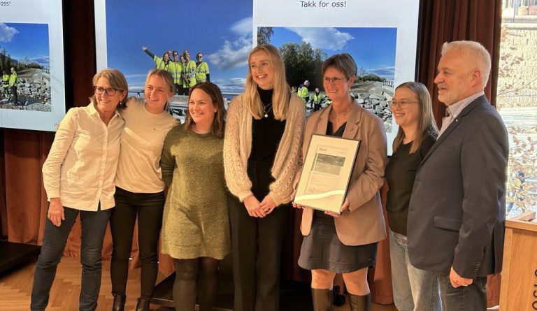 Fornøyd gjeng: fra venstre: Astrid Drage (Asplan Viak), Maja Bernhoff (LNS), Kristin Kaasa (tidl. Asplan Viak), Elise Christensen (Grønn Byggallianse), Anne-Lise Bratsberg (Nye Veier), Pernille Meyer (Asplan Viak) og Odd Bjørvik (LNS). (Foto: Espen Hoell/Nye Veier)