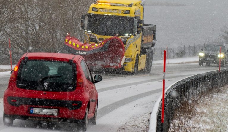 I tillegg til pris må de sju entreprenørene som har meldt seg på i konkurransen om driftskontrakten for riksveiene i Gudbrandsdalen, vise at de kan finne gode løsninger for trafikantene, vinterdrift og utslippskutt. Bare tre-fire av dem går videre til forhandlinger med Statens vegvesen. (Illustrasjonsfoto: Bård Asle Nordbø/Statens vegvesen)