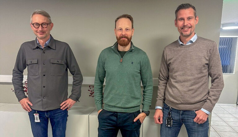 Fra venstre: Martin Carlstein, daglig leder i Mediateknik AB, Raymond Halvorsen, daglig leder Norgem AS, Christian Carlstein, salgssjef Mediateknik AB. (Foto: Norgem)