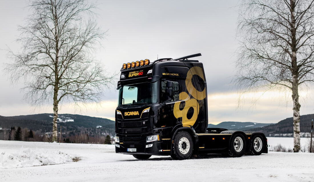 SUPER 80: Norsk Scania feirer 80 år i 2025. Det feires med en begrenset serie jubileumsbiler før det blir en landsdekkende Super 80-turne utover sommeren og høsten. (Foto: Scania)