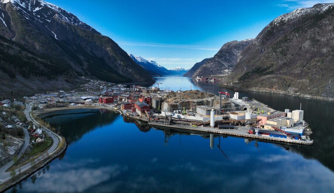 Bolidens sinkfabrikk i Odda har de senere årene gjennomgått en vesentlig ombygging og fornying. (Foto: Boliden Odda)
