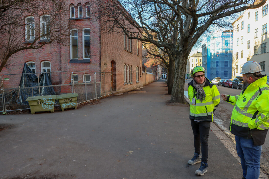 Skolens fasade ut mot Torshovgata. (Foto: Njål Hagen)