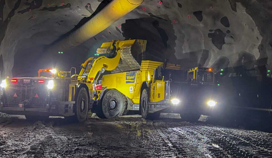 Statens vegvesen krever risikovurdering før bruk og lading av batterielektriske maskiner i tunnel. Illustrasjonsfotoet er fra prosjektet ny vannforsyning i Oslo der det benyttes batterielektriske maskiner fra Epiroc. (Foto: Njål Hagen)