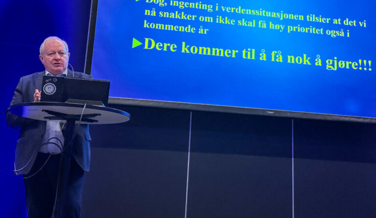 – Vi må bygge opp en infrastruktur som gjør det mulig å flytte militære styrker. Det vil bli behov for å oppgradere jernbane, veier, broer, havner og så videre, sa generalløytnant Arne Bård Dalhaug. (Foto: Runar F. Daler)
