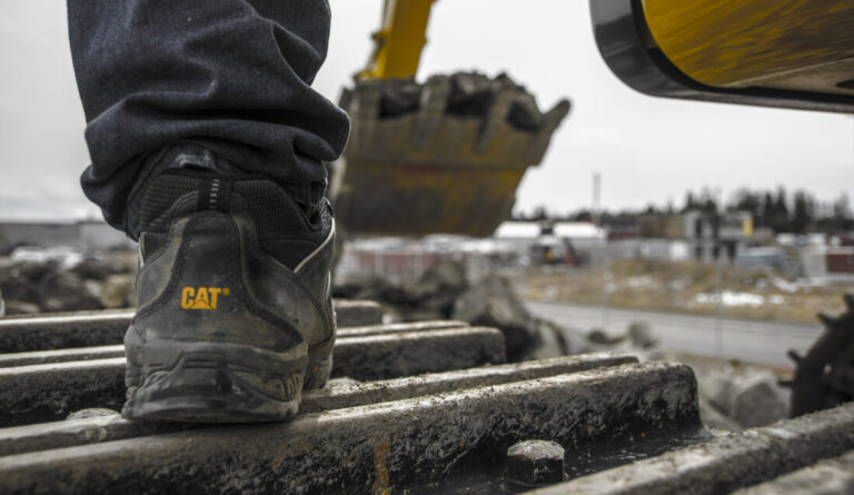 Caterpillar lanserer Cat Smartsko med integrert teknologi på MEFA Stavanger i mai. (Foto: Pon Equipment)