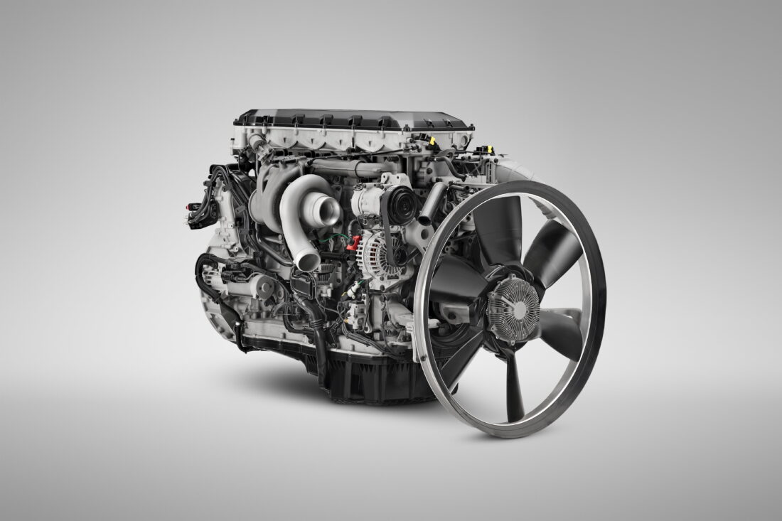 LETTERE: Den nye 11-liters motoren i Super-serien er både 85 kilo lettere enn storebror Super 13 og skal gå opptil 7 prosent rimeligere enn lillebroren på 9-liter. (Foto: Scania)