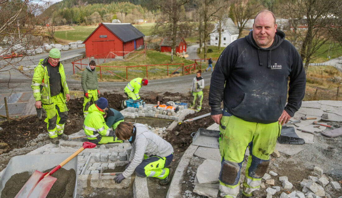– Det har vært overraskende kjekt å få være med på dette. Ikke minst har det vært artig å se utviklingen til elevene. Å kunne være med og påvirke dem i positiv retning, har vært veldig givende, sier Eivind Vindheim. (Foto: Runar F. Daler)