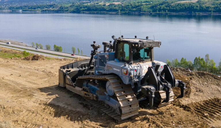 Lesja Bulldozerlag kjøpte eneste jubileumsdoser som Pon Equipment fikk tildelt for salg i Norge. (Foto: Pon Equipment)
