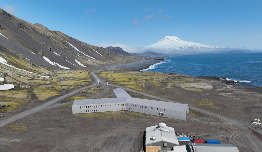Modell av nytt stasjonsbygg på Jan Mayen. (Foto/Illustrasjon: Forsvarsbygg/Link Arkitektur AS)