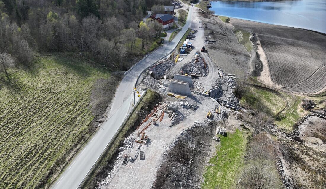 Nå er det full aktivitet i anleggsområdet. (Foto: Karl Gunnar Sødal)